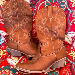 Woman’s Austin Cowboy Boots